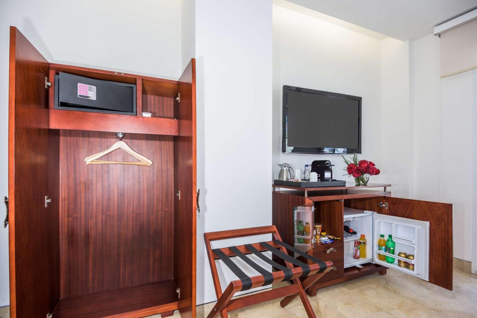 Hotel Nh Royal Urban Cartagena Exterior foto